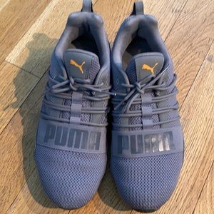 Men’s Puma Sneaker Gray. Size 10.5M. Soft foam